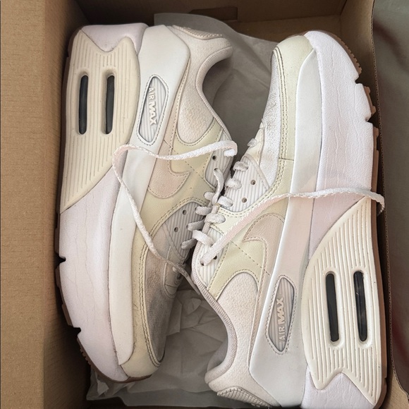 Nike Air Max 90 LV8 in White and Soft Pearl - Picture 3 of 5